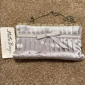 NWT Carlo Fellini Silver Ruffles & Bowtie Clutch "Nite Bags" Party Ready!!